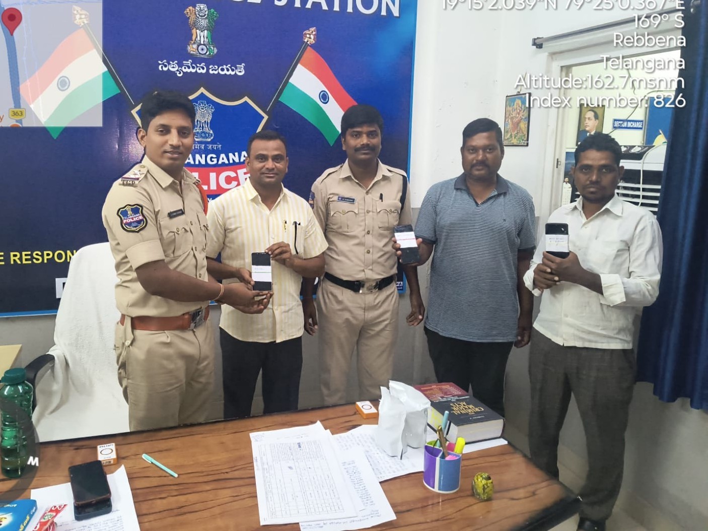 పోగొట్టుకున్న మొబైల్ ఫోన్లు బాధితులకు అందజేత