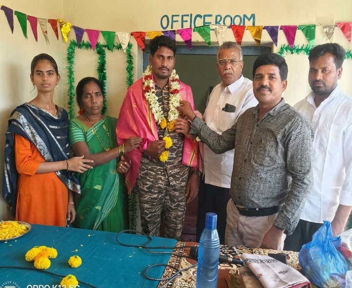 జవాన్ సేవలకు గ్రామస్థుల సన్మానం