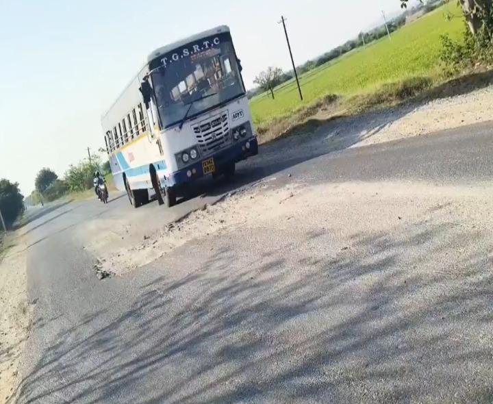 మృత్యుపాశాలుగా మారిన గుంతలు..!