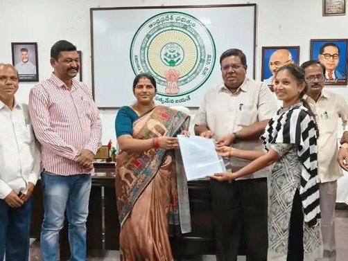 13 మందికి కారుణ్య నియామక ఉత్తర్వులు