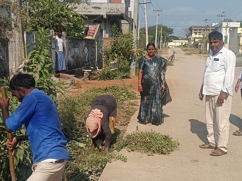 పనులను పరిశీలించిన మున్సిపల్ ఛైర్పర్సన్