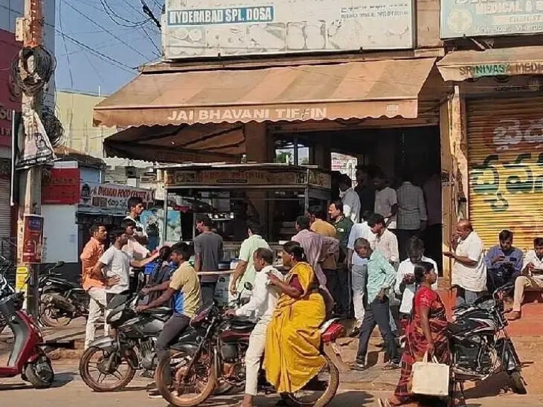 జిల్లాలో అరకొర టిఫిన్ సెంటర్లు