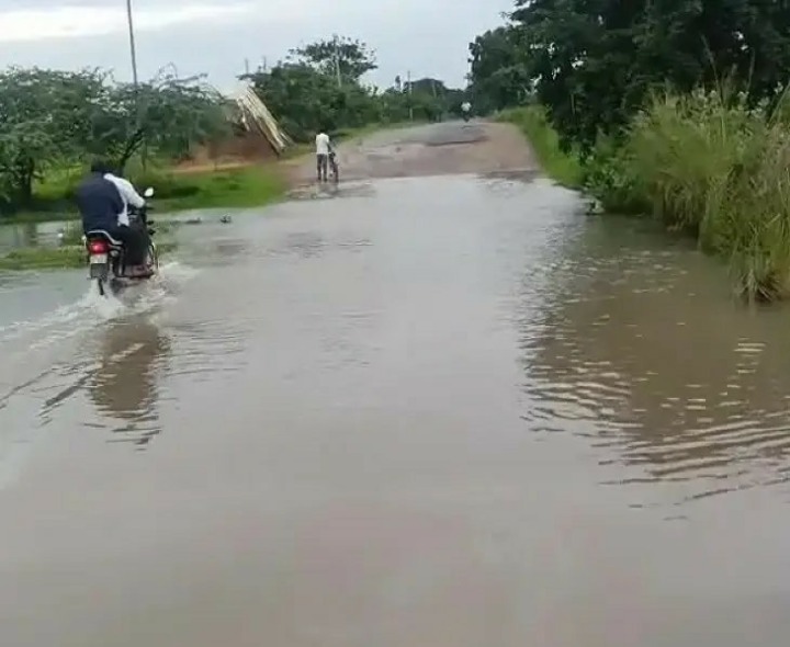 ‘మొలంగూర్ ప్రధాన రహదారిపై బ్రిడ్జి నిర్మించాలి’