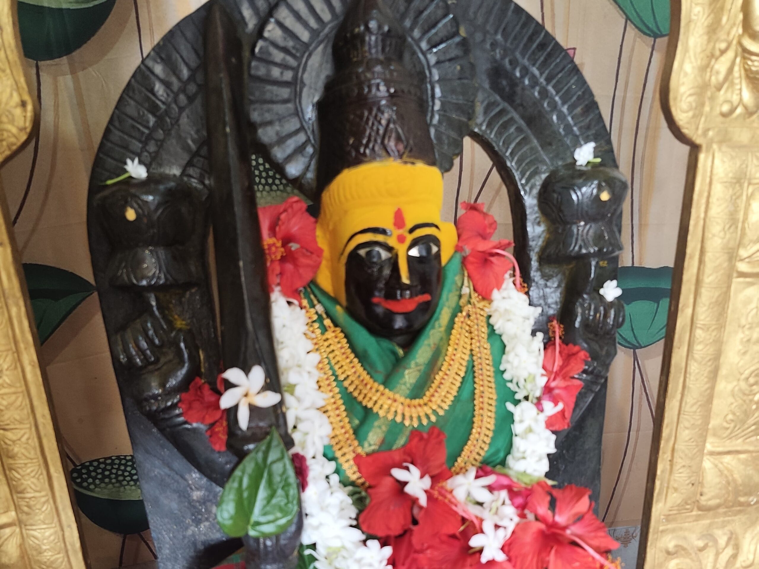 శ్రీ మహాలక్ష్మి అమ్మవారికి ప్రత్యేక పూజలు