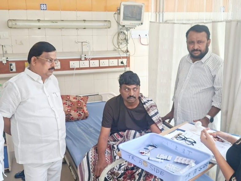 కైసర్ ఖాన్‌ను పరామర్శించిన ఎమ్మెల్యే