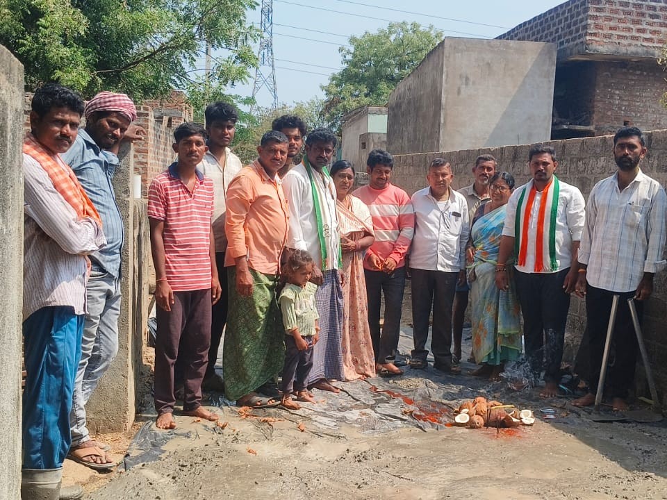 ‘సీసీ రోడ్ల నిర్మాణ పనుల ప్రారంభం’