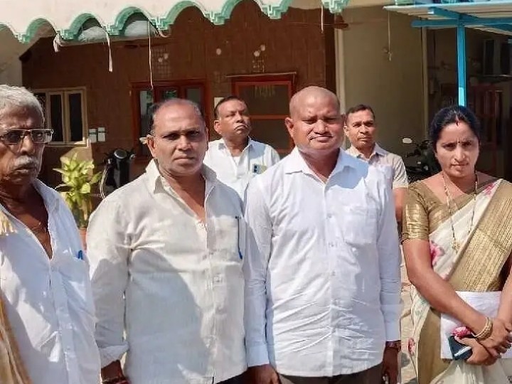 ఆర్థిక సహాయం అందించాలని ఎమ్మెల్యేకు వినతి