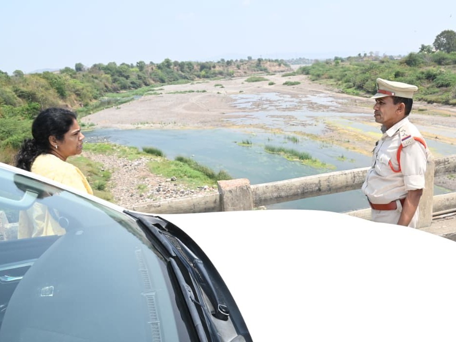 అక్రమ ఇసుక రవాణాపై కలెక్టర్ హరిత సీరియస్
