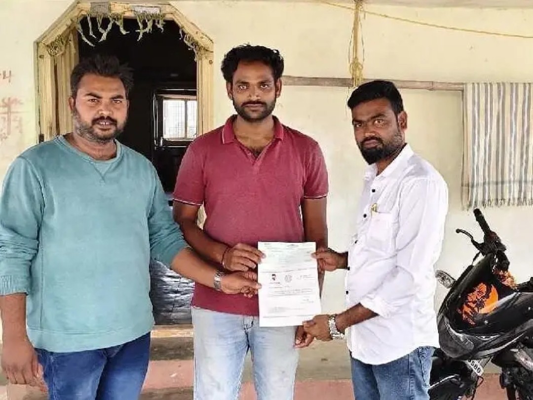 బాధితుడికి CMRF చెక్కు అందజేత