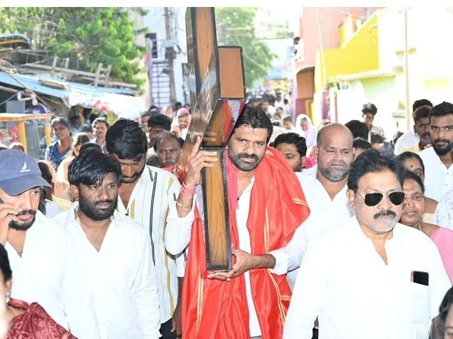 నెల్లూరులో శిలువ మార్గంలో పాల్గొన్న ఎమ్మెల్సీ