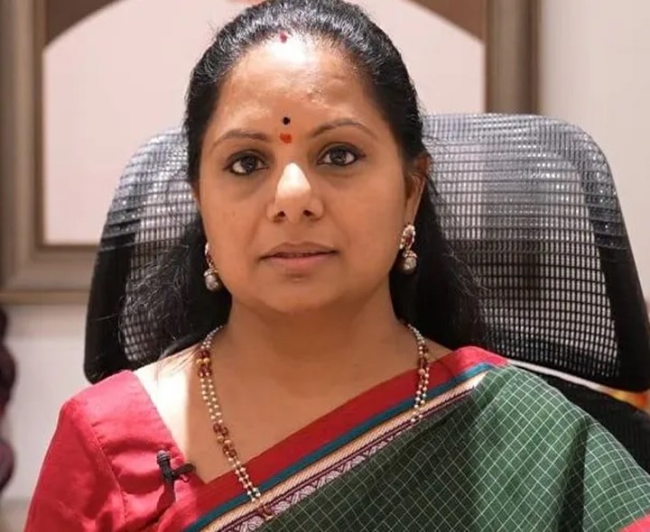 ఫీజుల నియంత్రణ చట్టం తేవాలి: కల్వకుంట్ల కవిత