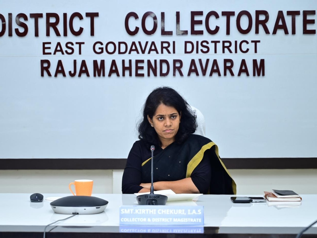 అనధికార పాల విక్రయాలపై కఠిన చర్యలు: కలెక్టర్