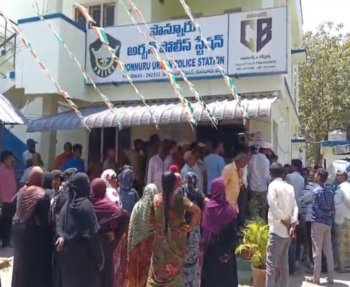 ఉద్రిక్తత.. మృతురాలి బంధువులపై దాడి