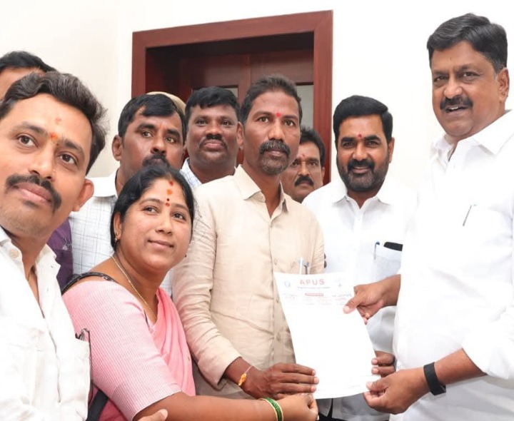 ప్రజాదర్బార్ నిర్వహించిన మంత్రి పయ్యావుల