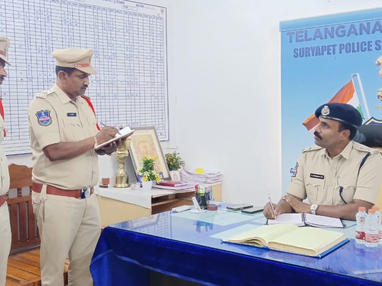 పట్టణ పోలీస్ స్టేషన్‌ను తనిఖీ చేసిన ఎస్పీ