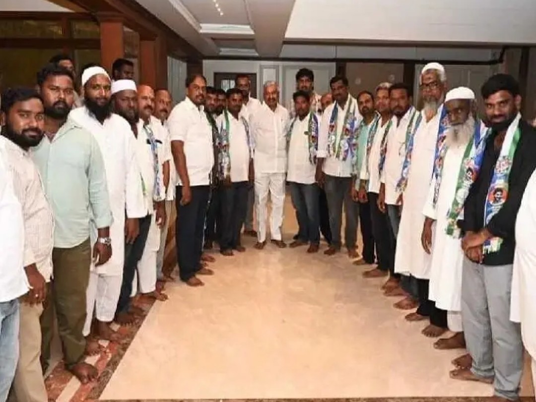 వైసీపీలో చేరిన కల్లూరు మాజీ సర్పంచ్