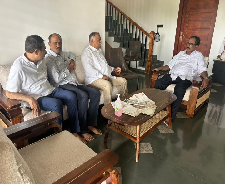 తమ్మినేని వీరభద్రంను పరామర్శించిన మాజీ ఎమ్మెల్యే