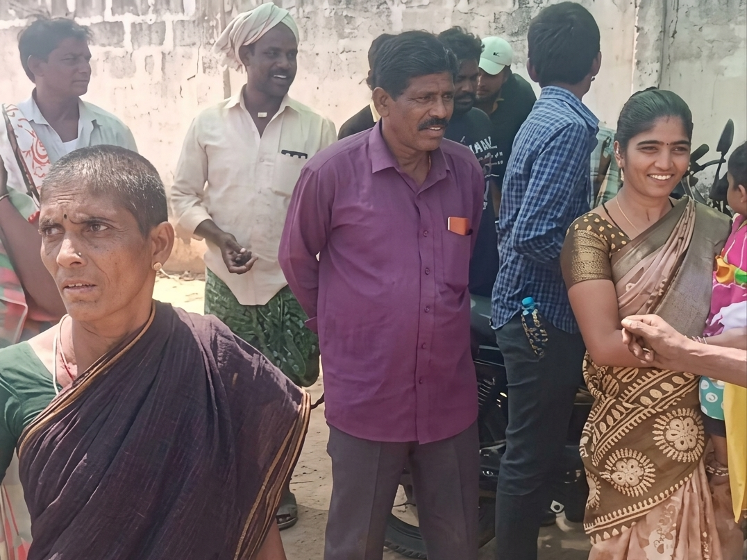 గ్యాస్ గోదాంలో వినియోగదారుల ఆందోళన