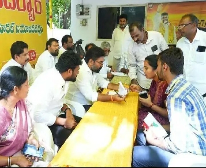 ప్రజా దర్బార్ నిర్వహించిన గిరిధర్ రెడ్డి