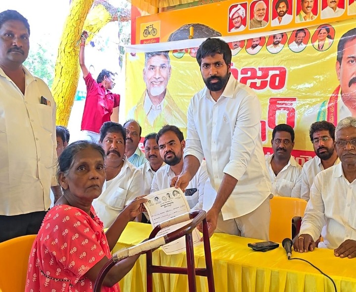 రావులపాలెంలో ప్రజాదర్బార్.. 32అర్జీలు స్వీకరణ