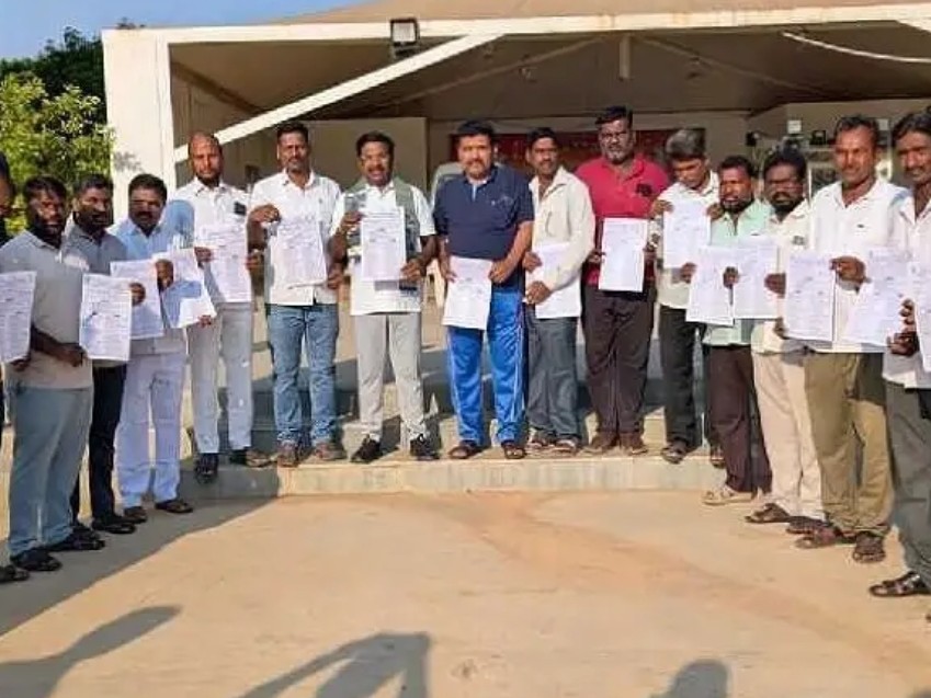 జయంతి కరపత్రాలను విడుదల చేసిన ఎమ్మెల్యే