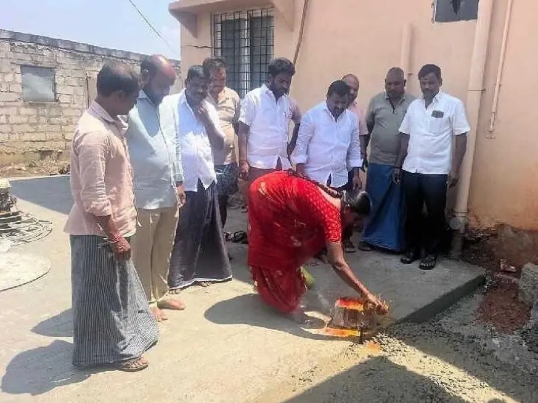 పెండ్లిమడుగులో సీసీ రోడ్డు పనులకు శంకుస్థాపన