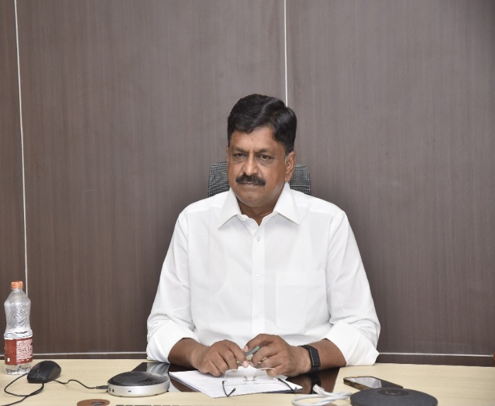 గార్మెంట్ పరిశ్రమల ఏర్పాటుకు కృషి: మంత్రి