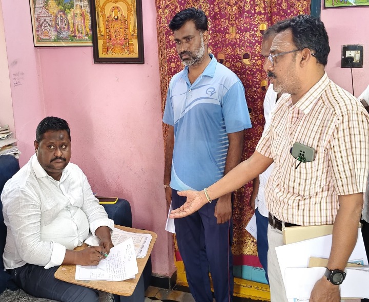 వినతులు స్వీకరించిన ఎమ్మెల్యే బొగ్గుల దస్తగిరి