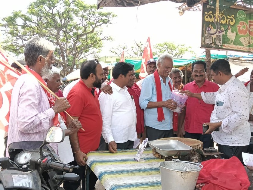 ఇంటింటా సీపీఐ కార్యక్రమాన్ని ప్రారంభించిన నారాయణ