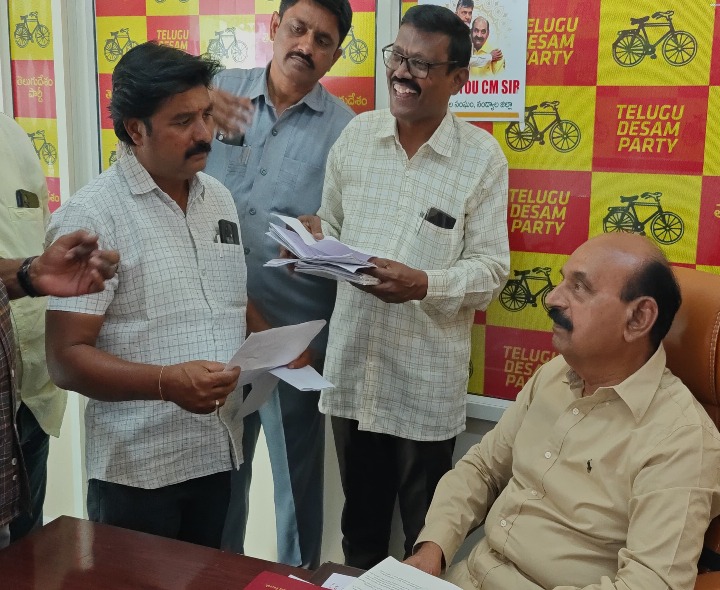 ప్రజా సమస్యల పరిష్కారానికి కృషి: మంత్రి