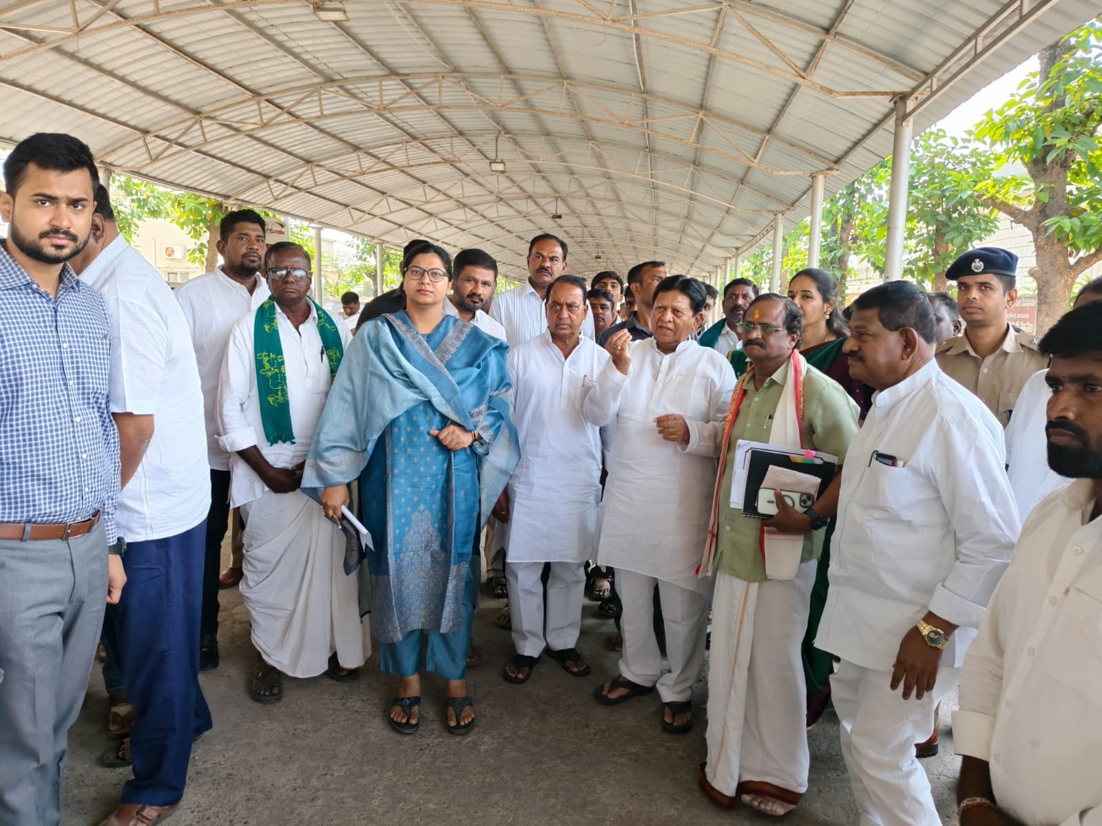 బాసర ఆలయాన్ని సందర్శించిన ప్రభుత్వ సలహాదారు
