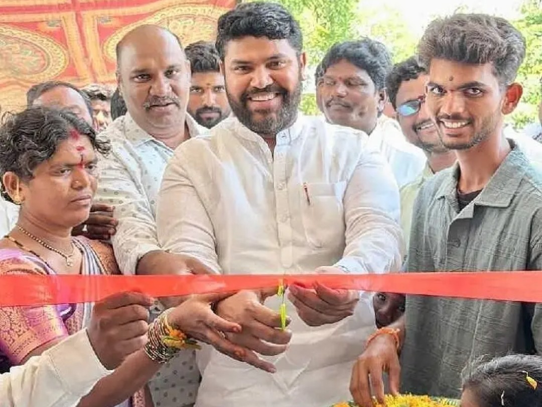 ఇందిరమ్మ గృహప్రవేశంలో పాల్గొన్న డీసీసీ