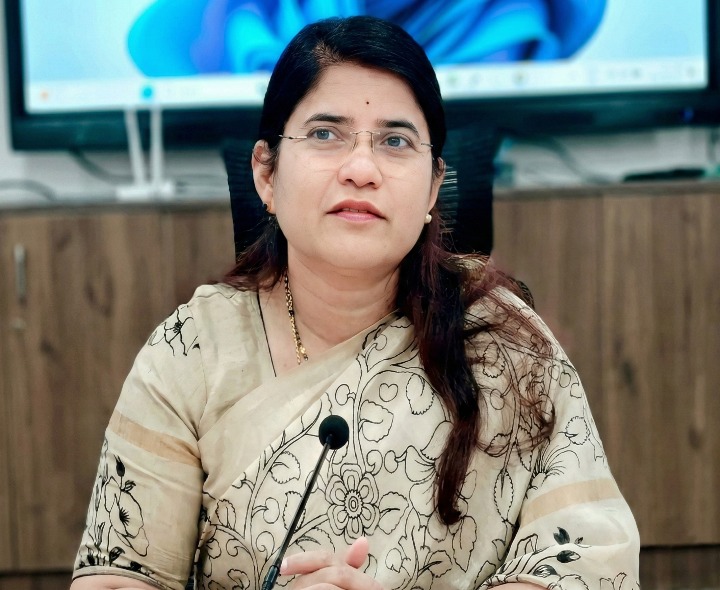 హాస్టళ్లపై కలెక్టర్ కఠిన ఆదేశాలు