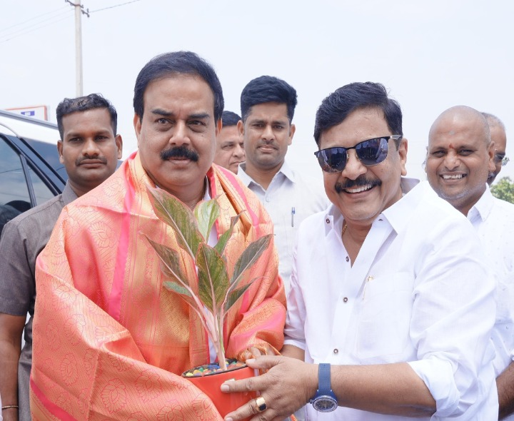 నిడదవోలులో మంత్రి నాదెండ్లకు ఘన స్వాగతం