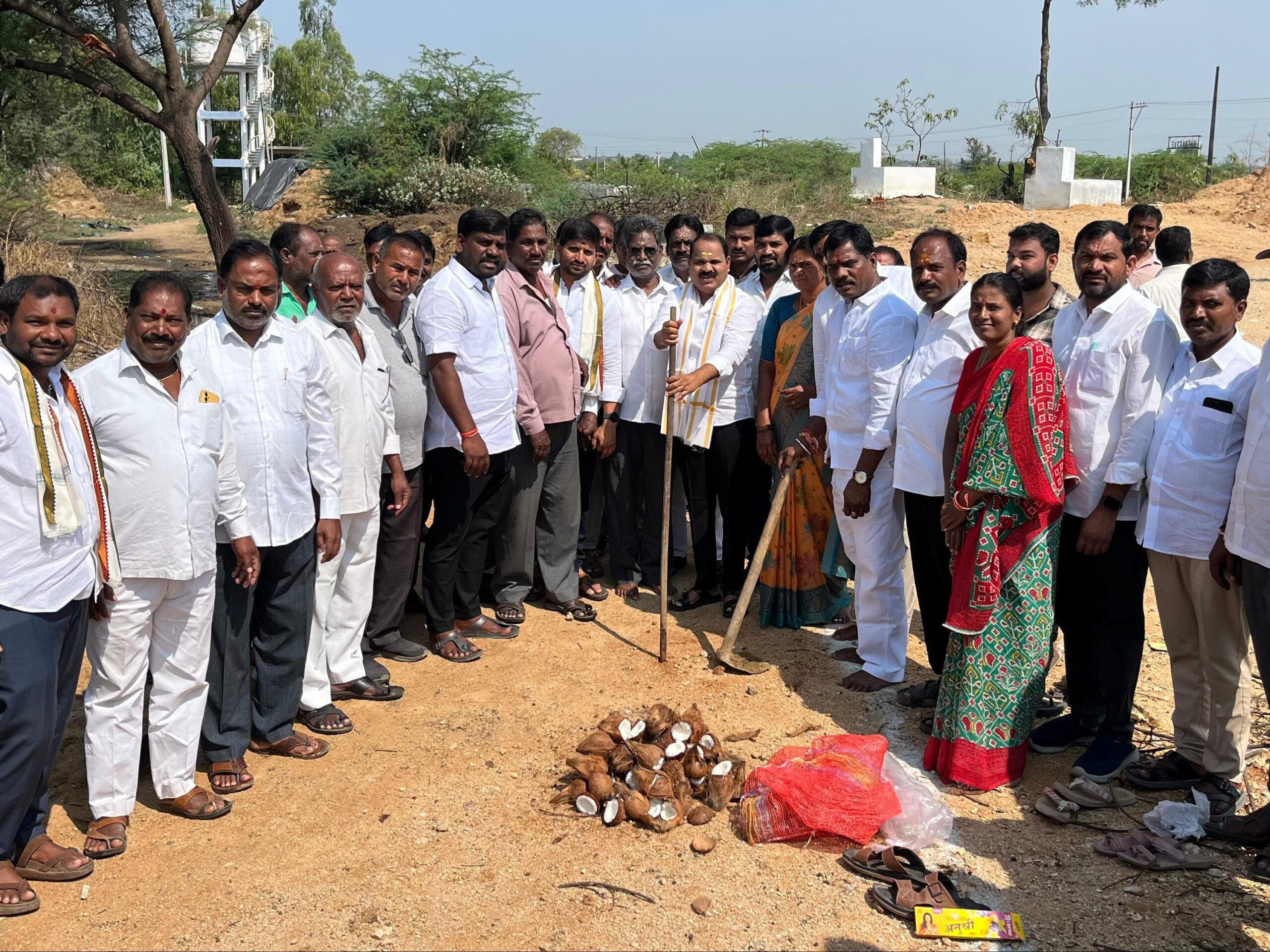 గ్రామాన్ని అభివృద్ధి పథంలో తీసుకెళ్తా: ఎమ్మెల్యే
