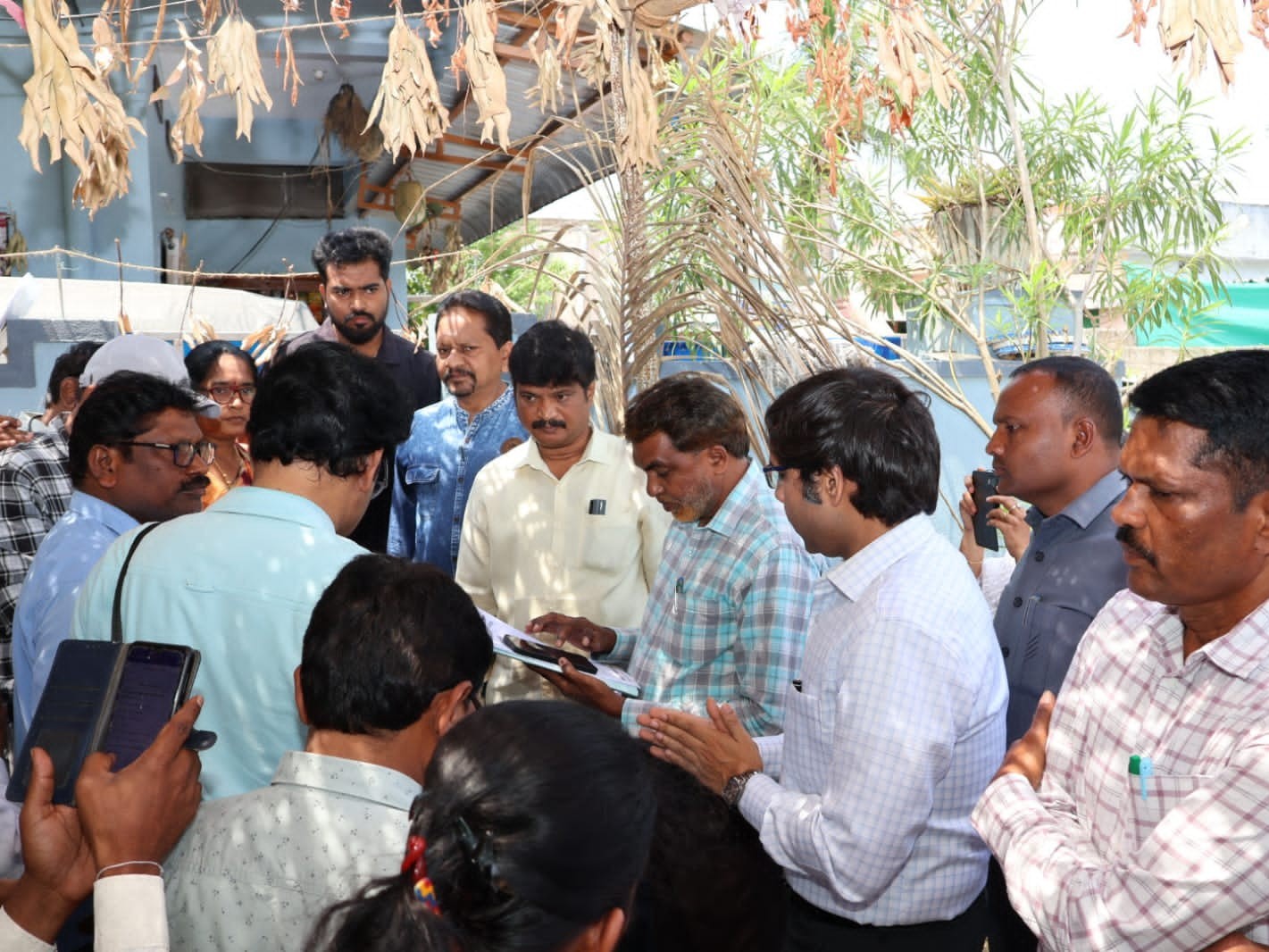 ప్రతి వివరాన్ని శ్రద్ధగా నమోదు చేయాలి: కలెక్టర్