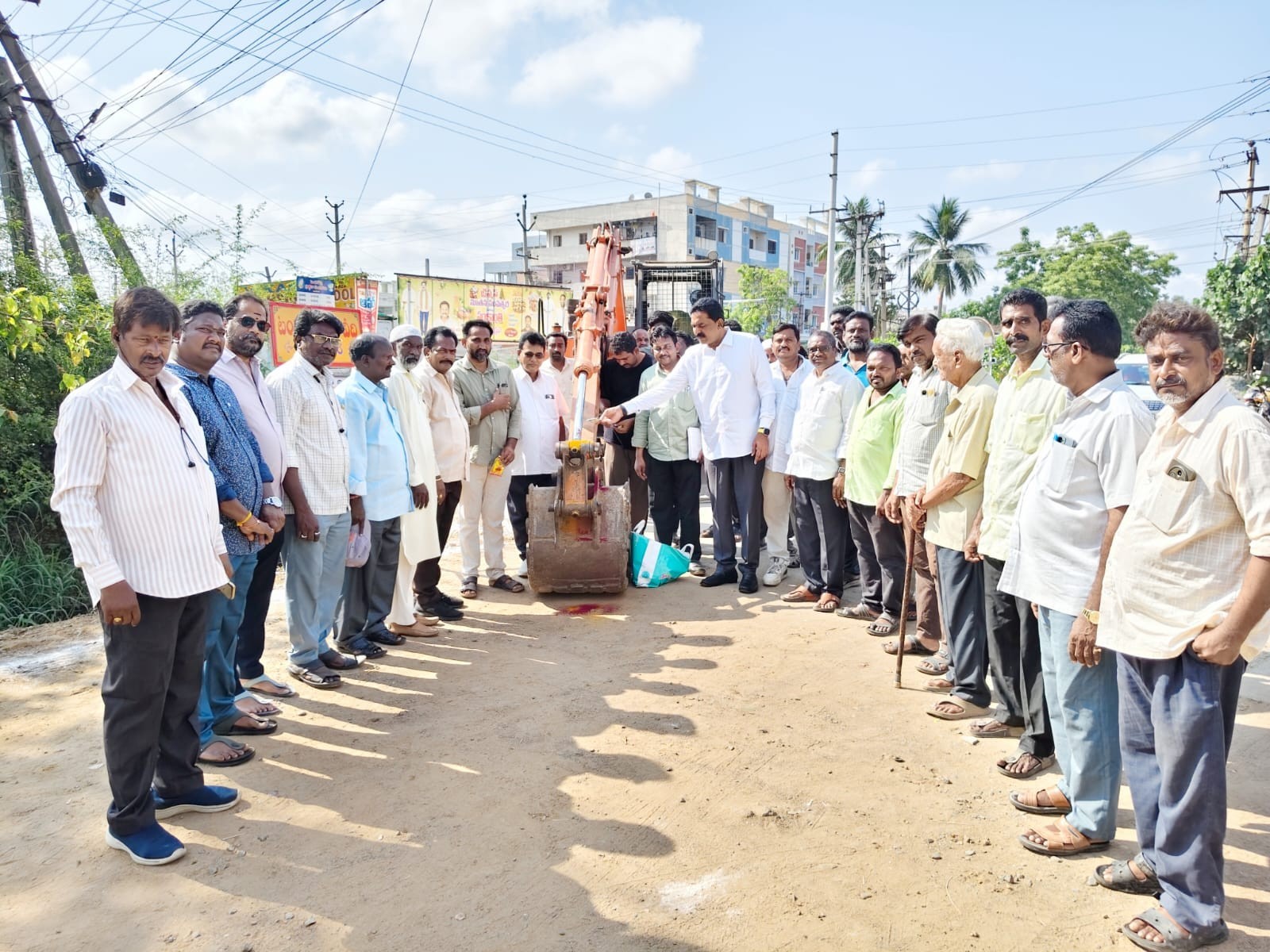 రహదారి నిర్మాణ పనులకు శంకుస్థాపన చేసిన ఎమ్మెల్యే