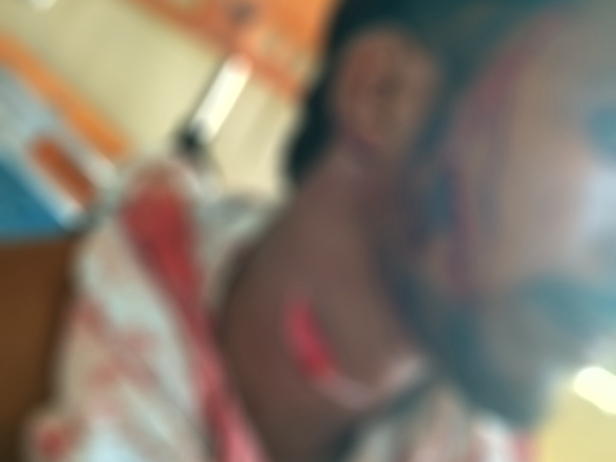 వ్యక్తి గొంతు కోసి పరారైన దుండగులు