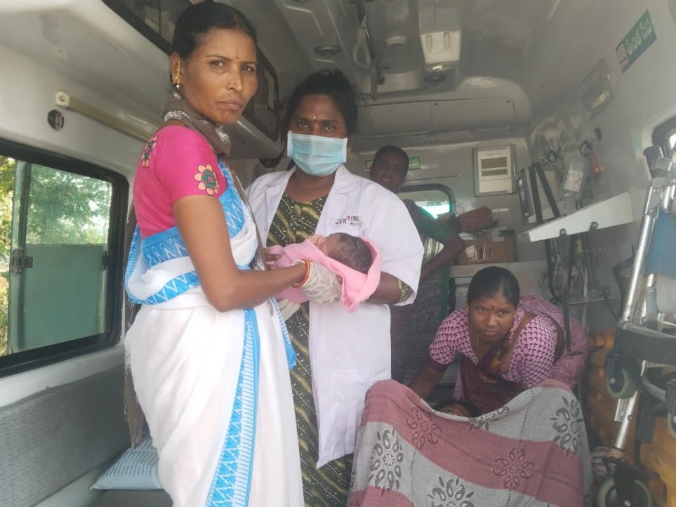 అంబులెన్స్‌లో ప్రసవం.. తల్లీబిడ్డ క్షేమం
