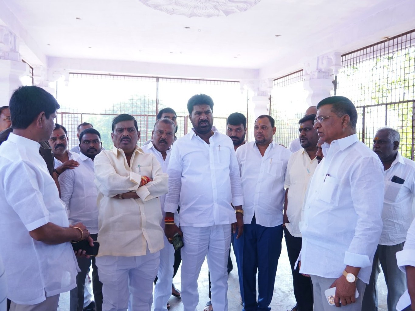 మున్సిపాలిటీలో పర్యటించిన ఎమ్మెల్యే