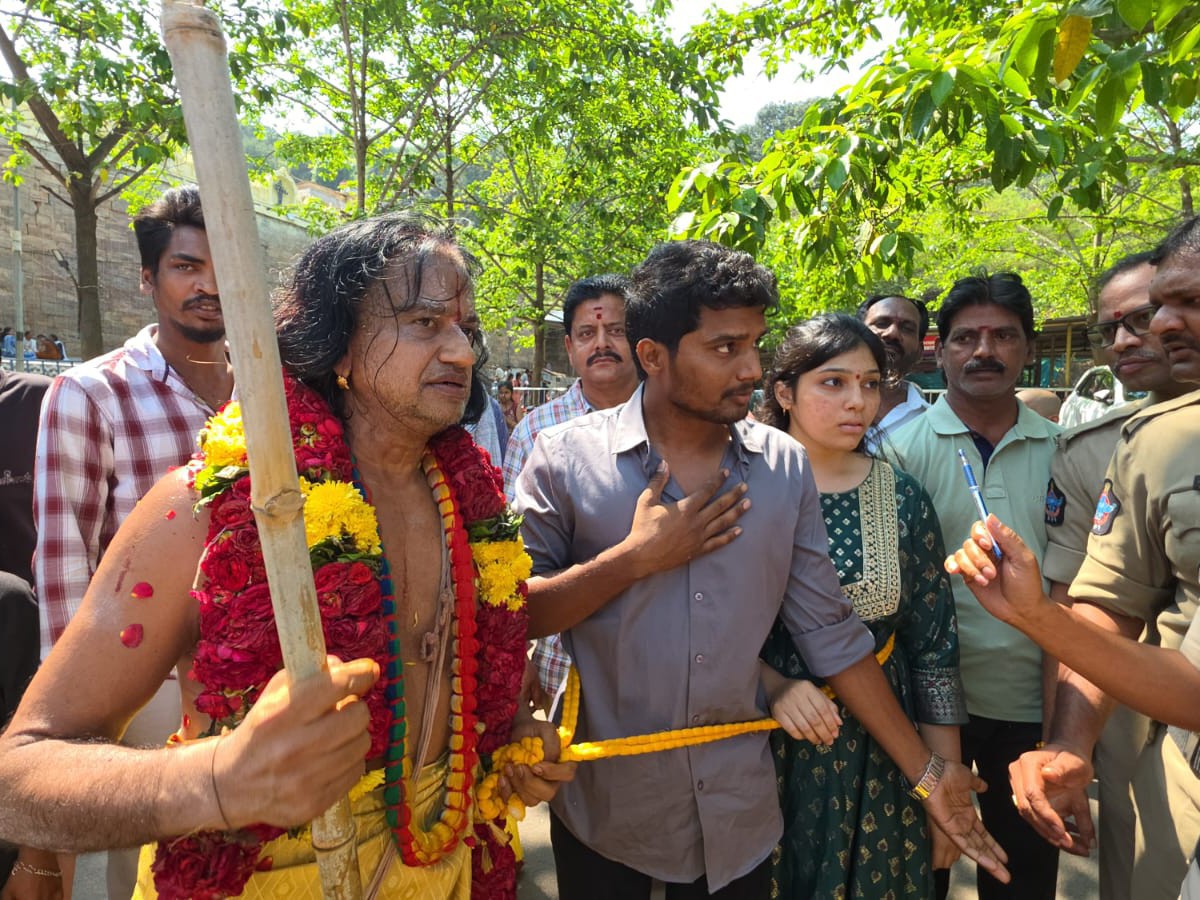 భక్తులను ఆకట్టుకున్న ‘అంగుళీయక అన్వేషణ’