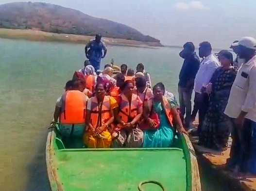 ‘పర్యాటకులకు లైఫ్ జాకెట్లు తప్పనిసరి’