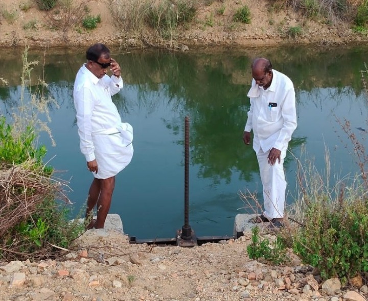 రొద్దంలో హంద్రీ–నీవా జలాల పరిశీలన