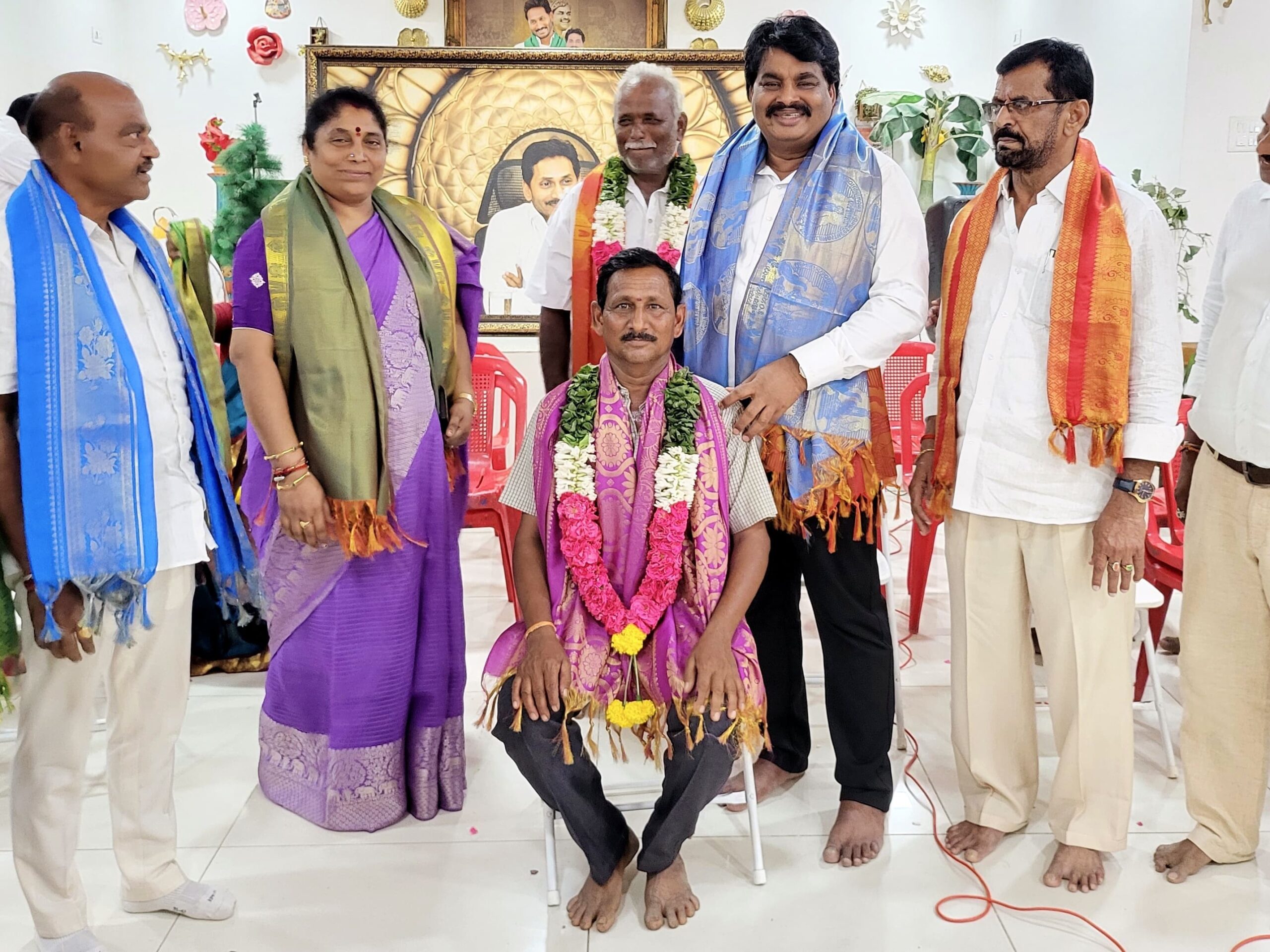 సర్పంచులకు ఘన వీడ్కోలు