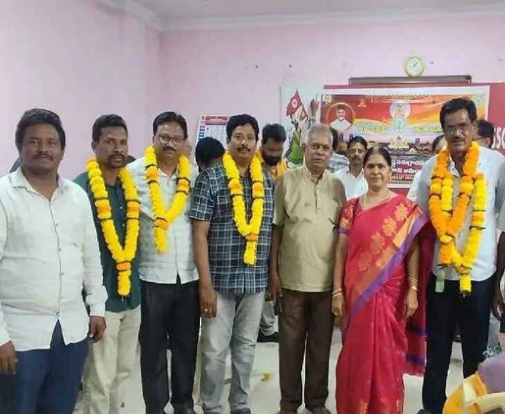 ‘ఉద్యోగుల సమస్యలపై పోరాటం అవసరం’