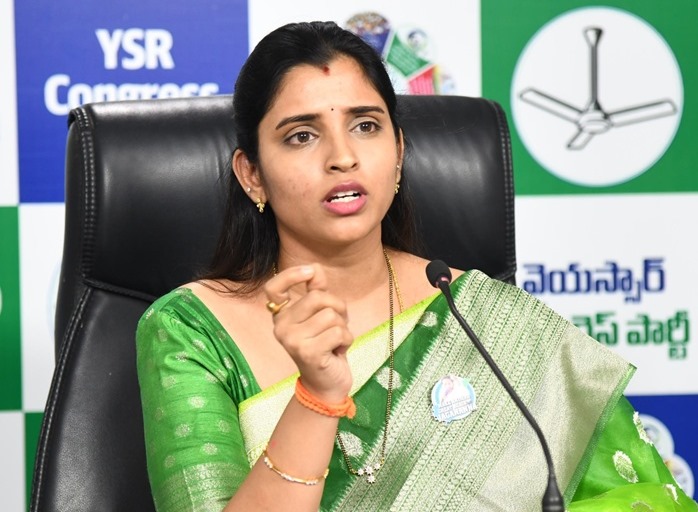 హర్షవీణపై జరిగిన దాడిని ఖండించిన ఆరె శ్యామల