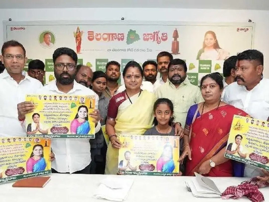 చిన్నారి పొదుపుతో ‘తెలంగాణ జాగృతి’ పోస్టర్లు