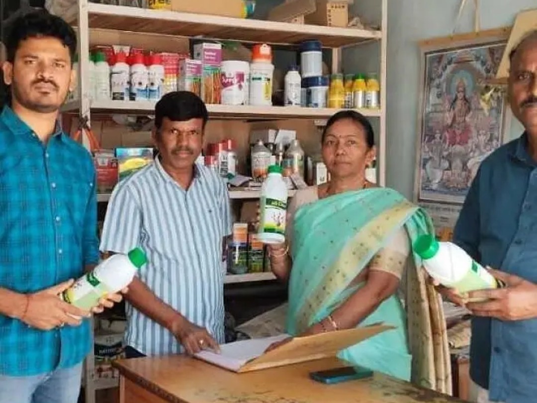 ఎరువుల దుకాణాలను తనిఖీ చేసిన వ్యవసాయ అధికారి