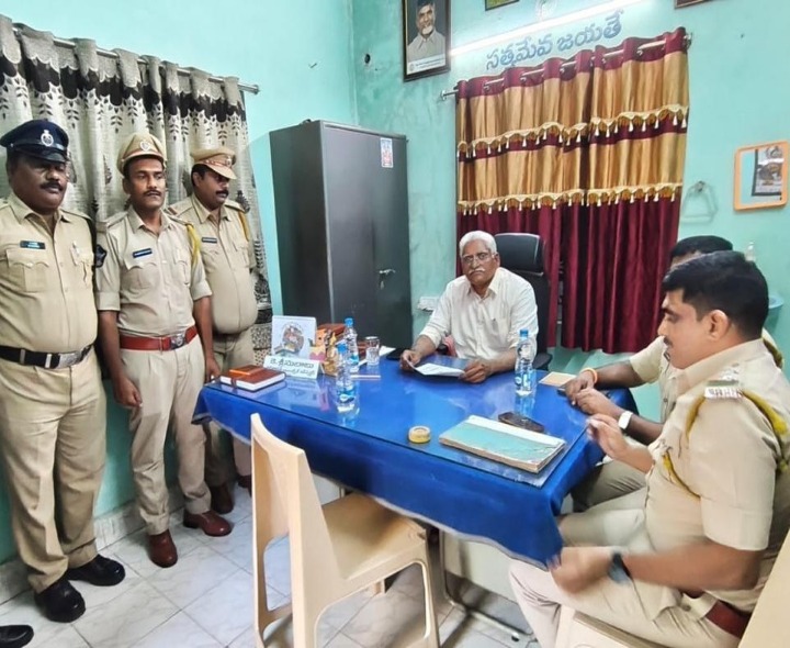 జంగారెడ్డిగూడెం పోలవరం ఎక్సైజ్ స్టేషన్లో పరిశీలన