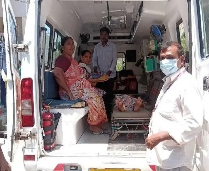 అంబులెన్స్‌లో మహిళ ప్రసవం.. తల్లి, బిడ్డా క్షేమం